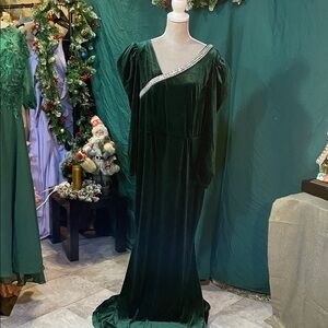Elegant One Shoulder Velvet Dress in Deep Green